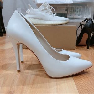 Michael Michael Kors White Leather Pumps Size 6.5